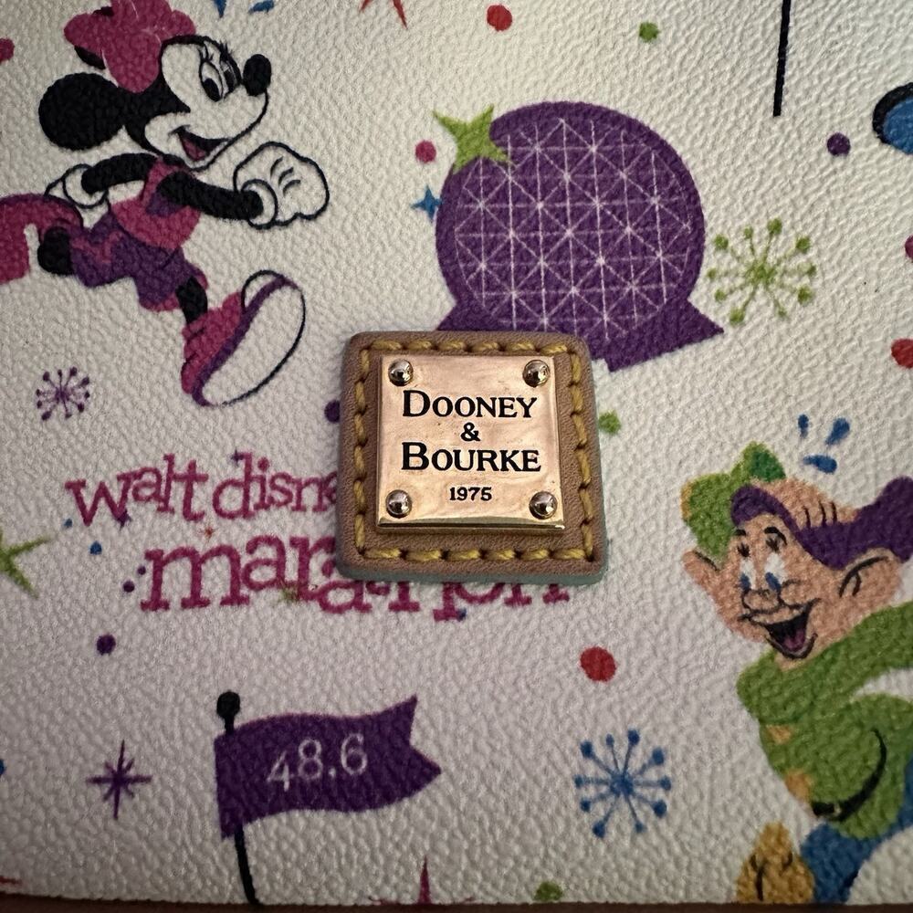 Dooney & Bourke Disney WDW Marathon 2015 Crossbody Dopey Mickey Hard To Find - Picture 3 of 9